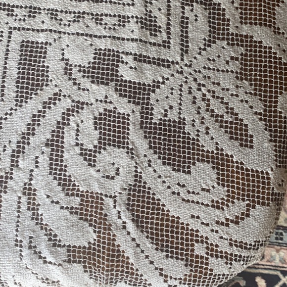 Heirloom handmade filet lace tablecloth - Picture 3 of 5